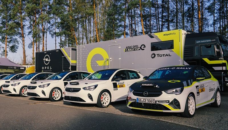 Die ersten Opel Corsa-e Rally an Kundenteams ausgeliefert