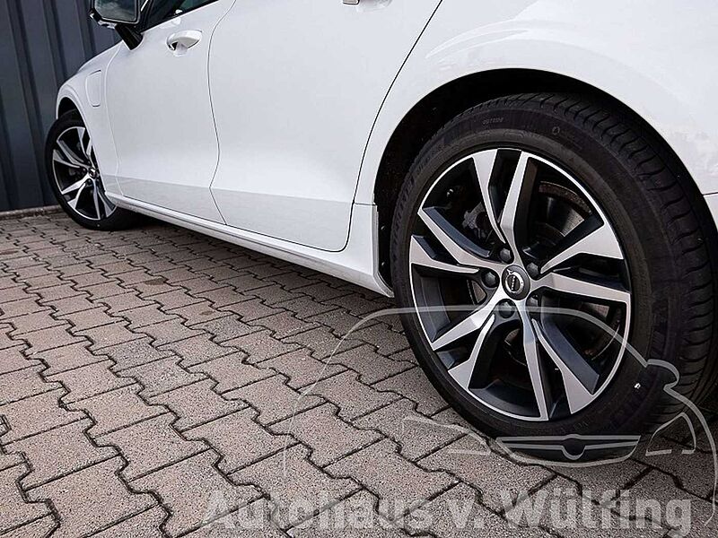 Volvo S60 R Design T8 Recharge Plug-In Hybrid AWD