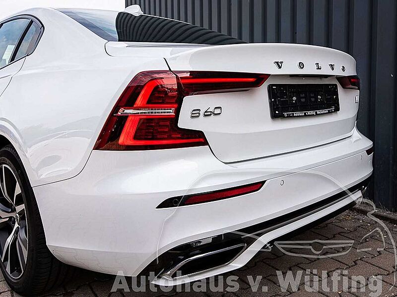 Volvo S60 R Design T8 Recharge Plug-In Hybrid AWD