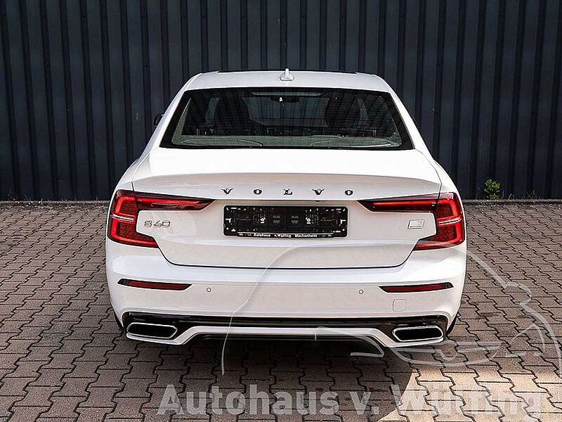 Volvo S60 R Design T8 Recharge Plug-In Hybrid AWD